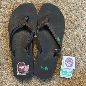 NWT sanuk flip flops brown